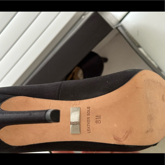 Badgley Mischka black satin peep toe pumps, 4 inch heel - Picture 5 of 6